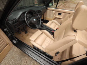 Image 9/83 de BMW 325i (1990)