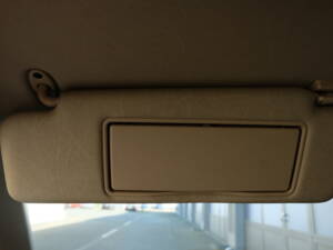 Image 26/63 of Mercedes-Benz 300 CE (1991)