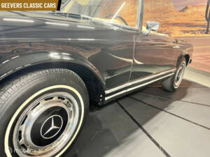 Image 12/46 de Mercedes-Benz 280 SL (1970)