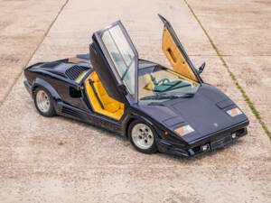 Immagine 2/39 di Lamborghini Countach 25th Anniversary (1990)