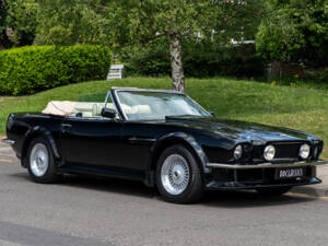 Immagine 2/32 di Aston Martin V8 Vantage Volante (1988)