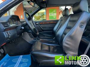Bild 10/10 von Mercedes-Benz 300 CE (1990)
