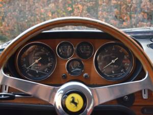 Image 36/55 of Ferrari 365 GT 2+2 (1968)