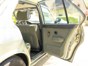 Image 34/63 of BMW 528i (1984)
