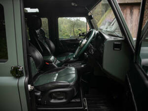 Image 18/50 of Land Rover Defender 110 Works V8 (2011)