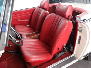 Image 24/32 of Mercedes-Benz 280 SL (1970)