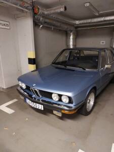 Image 2/15 of BMW 520 (1975)