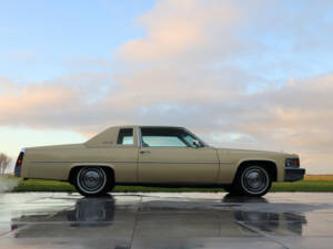 Bild 28/50 von Cadillac Coupe DeVille (1977)