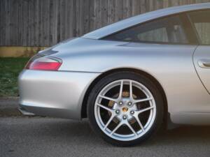 Image 3/31 of Porsche 911 Carrera (2002)