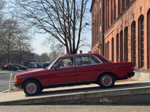 Afbeelding 65/65 van Mercedes-Benz 200 D (1982)