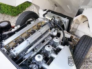 Image 40/50 of Jaguar E-Type 3.8 (1964)