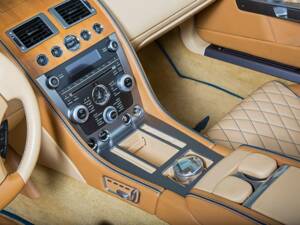 Immagine 16/20 di Aston Martin DB 9 Volante (2014)