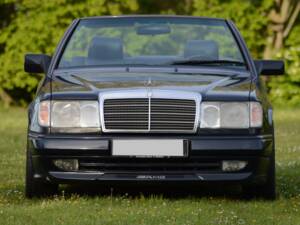Image 9/22 of Mercedes-Benz 300 CE-24 (1993)