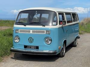 Immagine 4/13 di Volkswagen T2b Camper (1973)