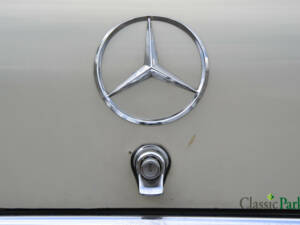 Image 49/50 of Mercedes-Benz 200 (1965)