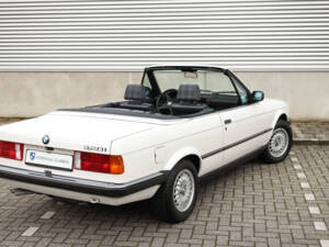 Bild 3/87 von BMW 320i (1989)