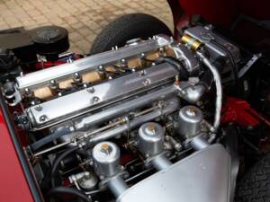 Image 38/50 of Jaguar E-Type 3.8 Flat Floor (1961)