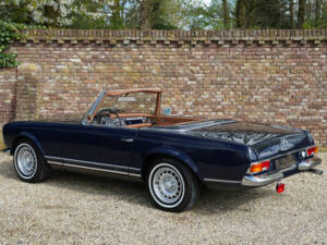 Image 12/50 de Mercedes-Benz 280 SL (1969)