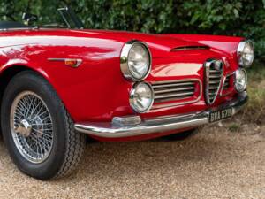 Image 18/27 of Alfa Romeo 2600 Spider (1964)