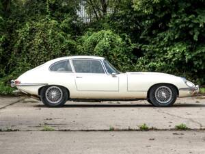 Imagen 2/33 de Jaguar E-Type (2+2) (1968)