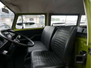 Immagine 9/21 di Volkswagen T2b Deluxe (1975)