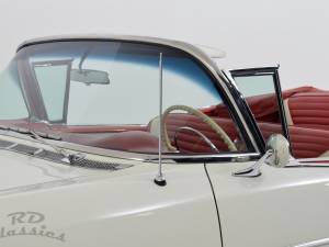 Image 40/50 of Oldsmobile Super 88 Convertible (1957)
