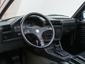Imagen 5/22 de BMW 325i (1989)