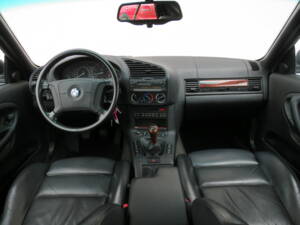 Image 34/40 of BMW 328i (1995)