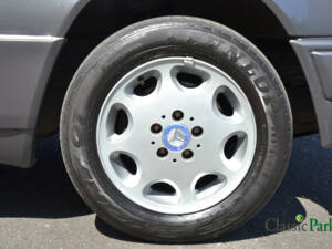 Bild 14/44 von Mercedes-Benz E 280 T (1994)