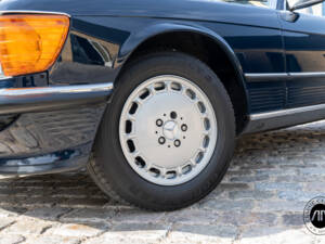 Image 13/32 of Mercedes-Benz 560 SL (1988)