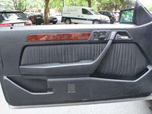 Immagine 14/19 di Mercedes-Benz 300 CE-24 (1992)