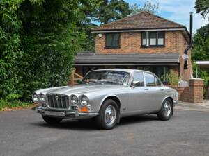 Image 20/50 of Jaguar XJ 6 4.2 (1971)