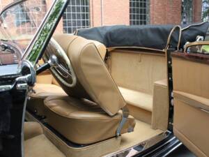 Image 13/39 de Mercedes-Benz 220 Cabriolet A (1953)