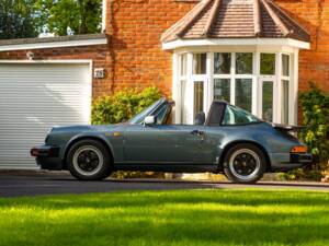 Image 33/47 of Porsche 911 Carrera 3.2 (1984)