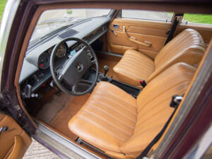 Bild 9/30 von Mercedes-Benz 200 (1974)