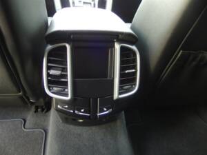 Image 71/98 of Porsche Cayenne S (2010)