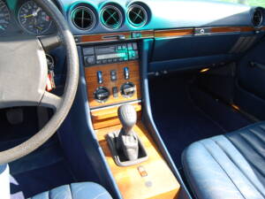 Image 73/96 de Mercedes-Benz 280 SL (1982)