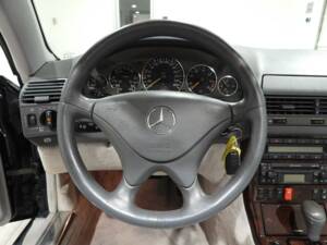 Image 6/15 of Mercedes-Benz SL 320 (2001)