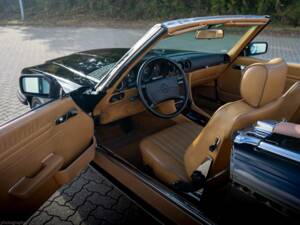 Image 23/33 de Mercedes-Benz 560 SL (1989)