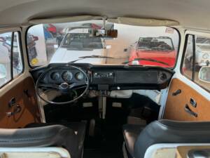 Bild 20/41 von Volkswagen T2b Camper (1981)