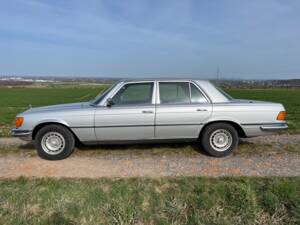 Image 4/17 de Mercedes-Benz 280 SE (1977)