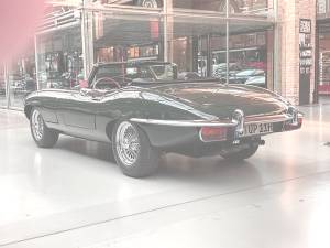 Image 13/29 of Jaguar E-Type (1969)