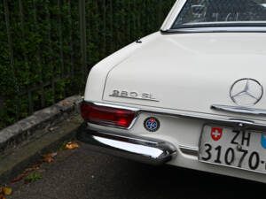 Afbeelding 14/38 van Mercedes-Benz 280 SL (1968)