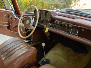 Image 42/50 of Mercedes-Benz 220 SE b (1964)