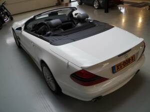 Image 48/50 of Mercedes-Benz SL 500 (2005)