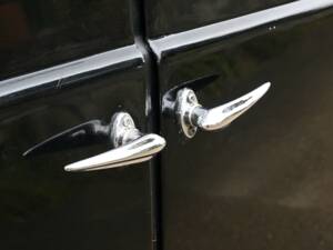 Image 12/40 of Austin FX 3 London Taxi (1957)