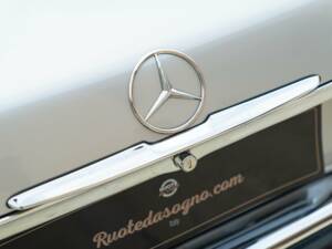 Image 23/50 of Mercedes-Benz 300 SL (1988)