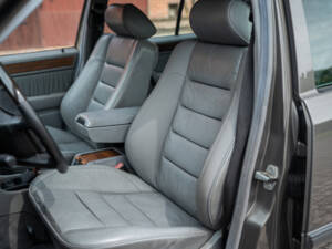 Image 22/66 of Mercedes-Benz 200 TE (1989)