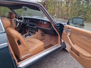 Image 18/30 of Jaguar XJ 6 C 4.2 (1976)