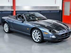 Image 4/7 de Jaguar XK8 4.2 (2005)